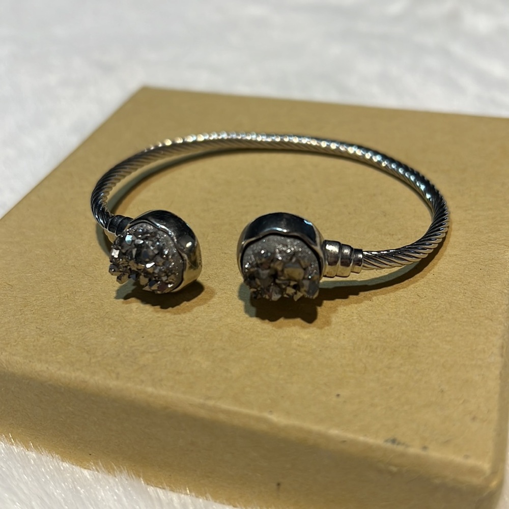 Druzy‎ Cuff Bracelet - Picture 3 of 3